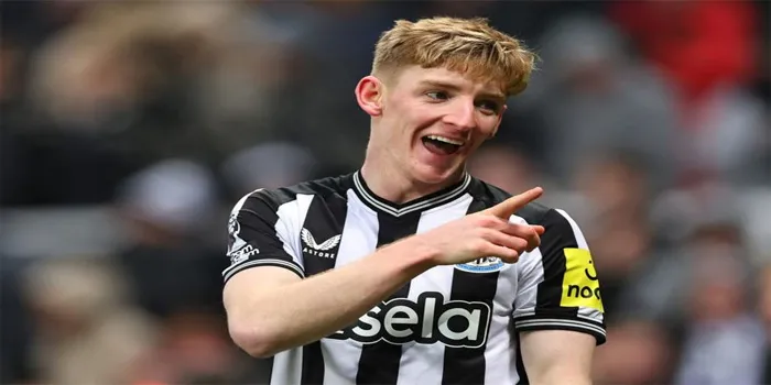 Anthony Gordon – Menandatangani Kontrak Jangka Panjang dengan Newcastle